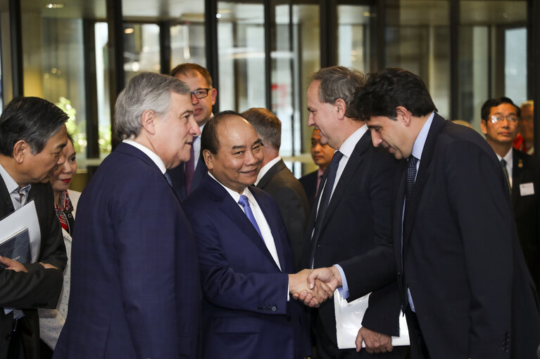 Valokuva 4: Antonio TAJANI - EP President meets with NGUYEN Xuan Phuc - Prime Minister of Vietnam. Official welcome