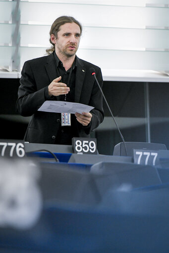 Photo 5: EP plenary session- VOTES followed by explanations of votes- Explanation of votes