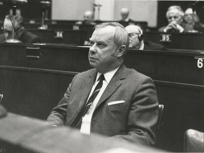 Foto 3: Various portraits in the hemicycle in 1970