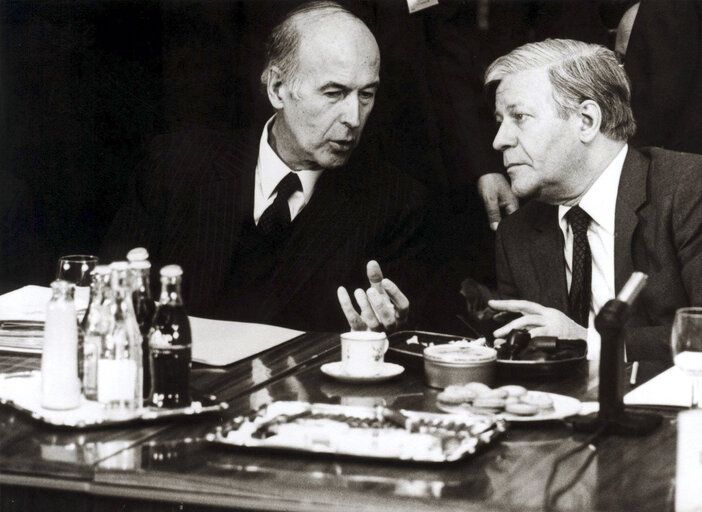 Nuotrauka 2: Valéry GISCARD D'ESTAING and Helmut SCHMIDT from 1073 to 1975