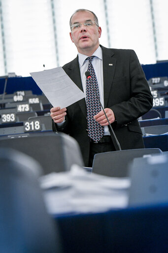 Photo 9: EP plenary session- VOTES followed by explanations of votes- Explanation of votes