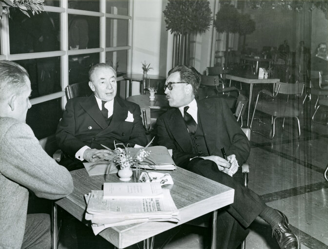 Henri FRENAY, Paul REYNAUD and Fran√ßois de MENTHON, examining and ratifying the blueprint for an European Constitution in Strasbourg