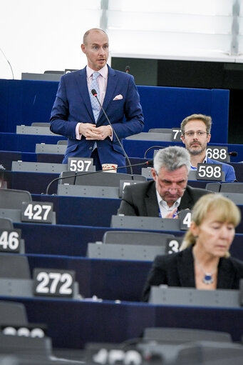 Fotografija 12: EP plenary session- VOTES followed by explanations of votes- Explanation of votes