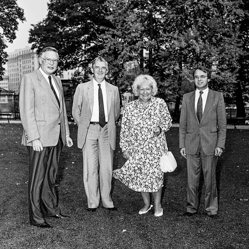 Снимка 2: Flemish MEPs of the EPP group in Brussels in October 1986