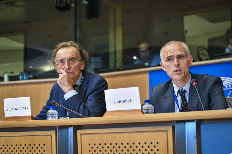 Photo 2 : Joint LIBE-DEVE Committee. Emergency support and European funds for refugees in Greece