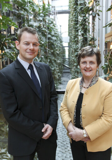 Снимка 5: Anthea MCINTYRE and Daniel DALTON in the European Parliament in Strasbourg