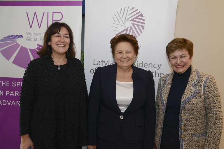 Fotografi 3: Women in Leadership : lesson from Latvia