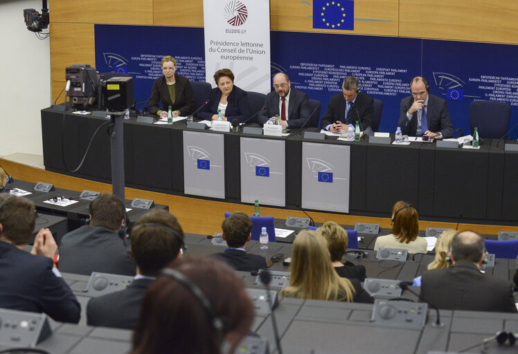 Fotografi 9: Press conference on the Latvian Presidency