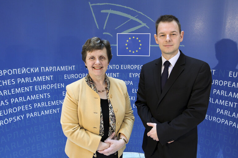 Снимка 2: Anthea MCINTYRE and Daniel DALTON in the European Parliament in Strasbourg