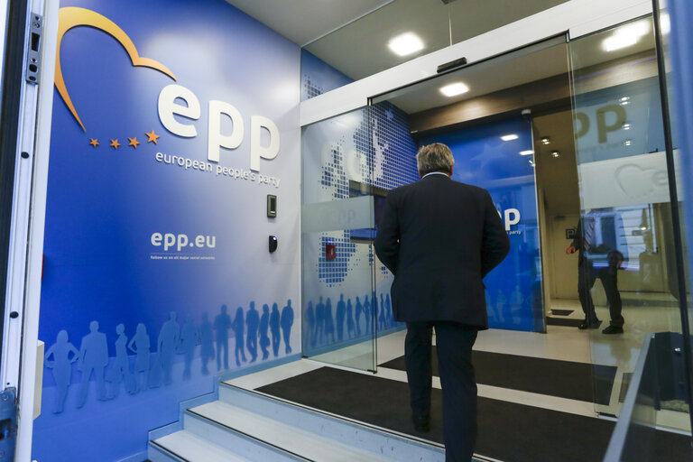 Foto 1: Antonio TAJANI - EP President on his way to 
EPP leaders meeting ahead of the European Council