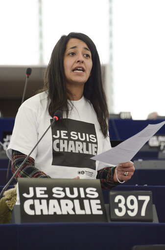 Foto 16: Plenary session week 3 2015 in Strasbourg-MEPs showing their support to the victims of the Paris terrorist attacks -  je suis Charlie