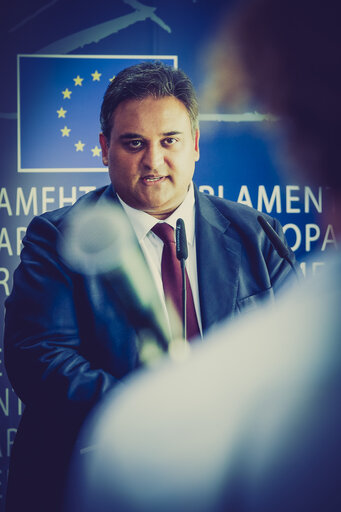 Fotografie 5: Claude MORAES, LIBE Committee Chair: Press conference following the Hearing of Commissioner-designate for Migration & Home Affairs - LIBE