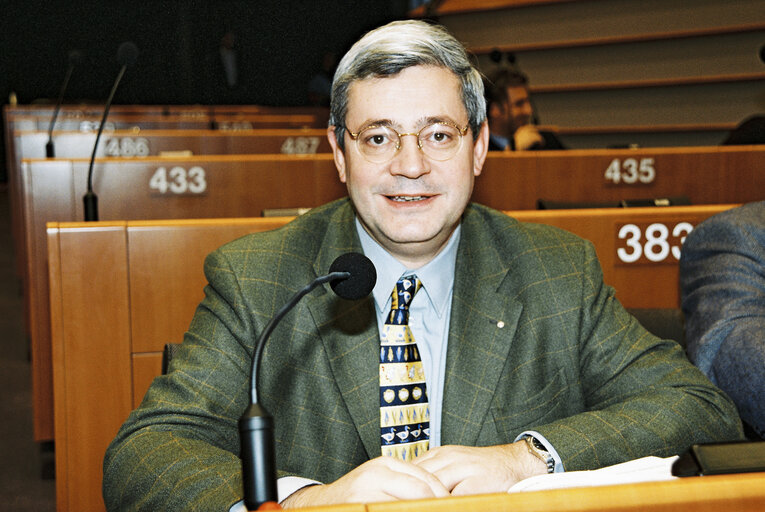 Fotografie 1: Bruno GOLLNISCH in Plenary session in Brussels