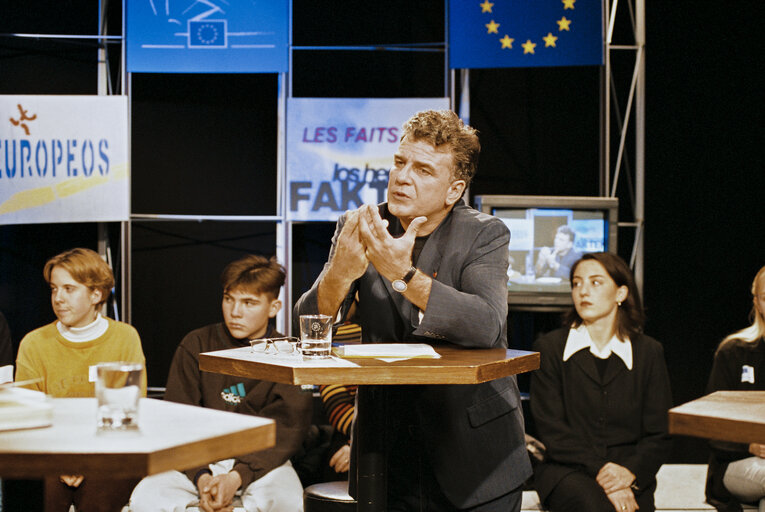 Fotografija 2: Interview of Olivier DUHAMEL on EUROPEOS by Daniel RIOT