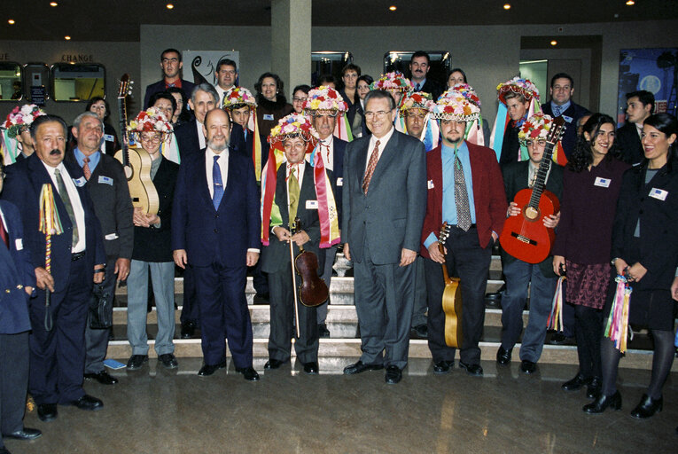 Fotografija 1: EP President meets with a group of people in traditionnal dress.