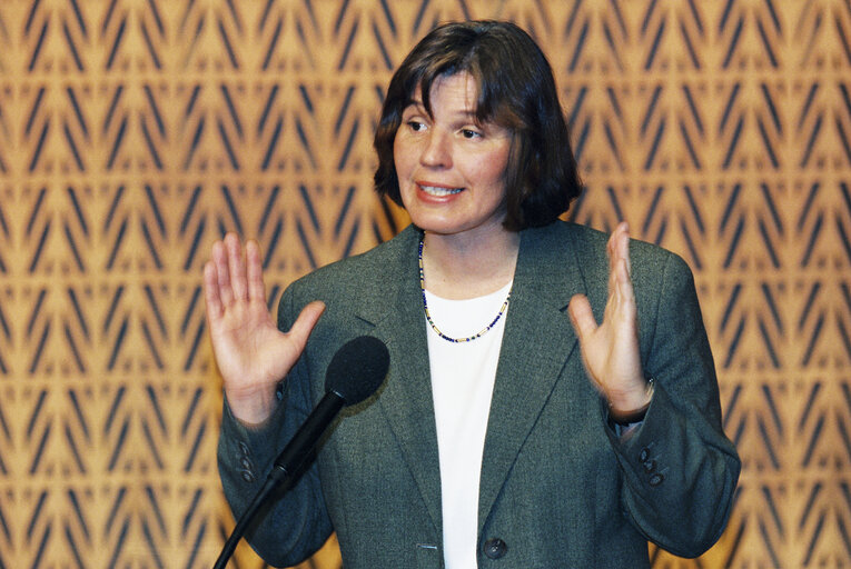 Fotografija 2: The MEP Irene Barbara Lilia SOLTWEDEL-SCHAFER during a session in Strasbourg in April 1996.