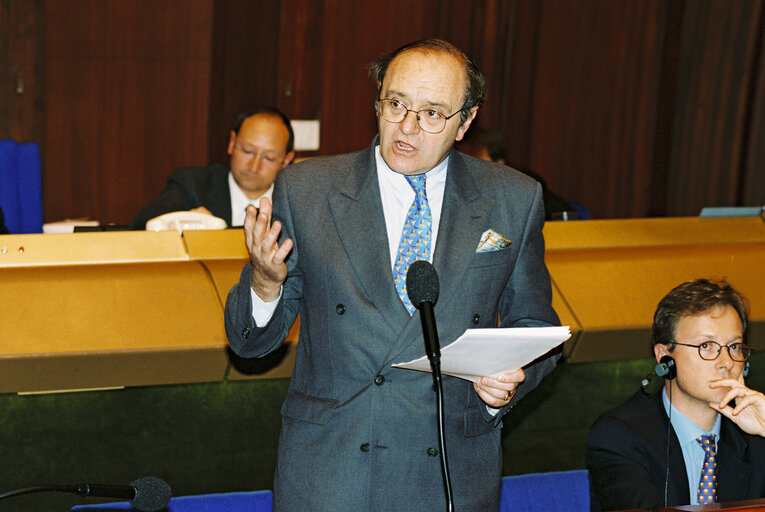 Photo 2 : Commissiner Yves-Thibault de SILGUY in plenary session at the EP in Strasbourg.