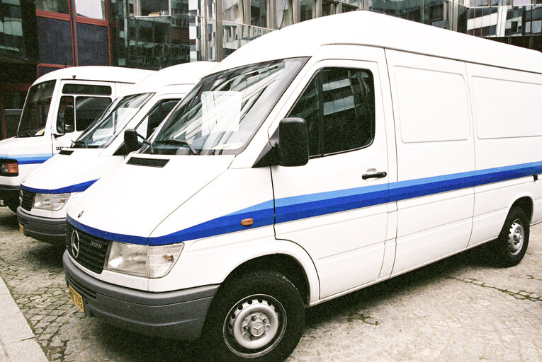 Fotografie 4: Van in front of the European Parliament in Luxembourg