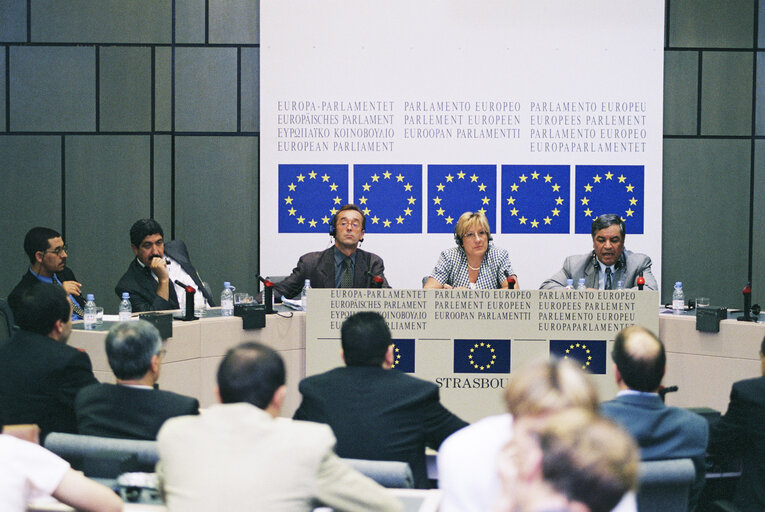 Photo 2 : Press conference following a meeting with a delegation of the People's National Assembly of Algeria