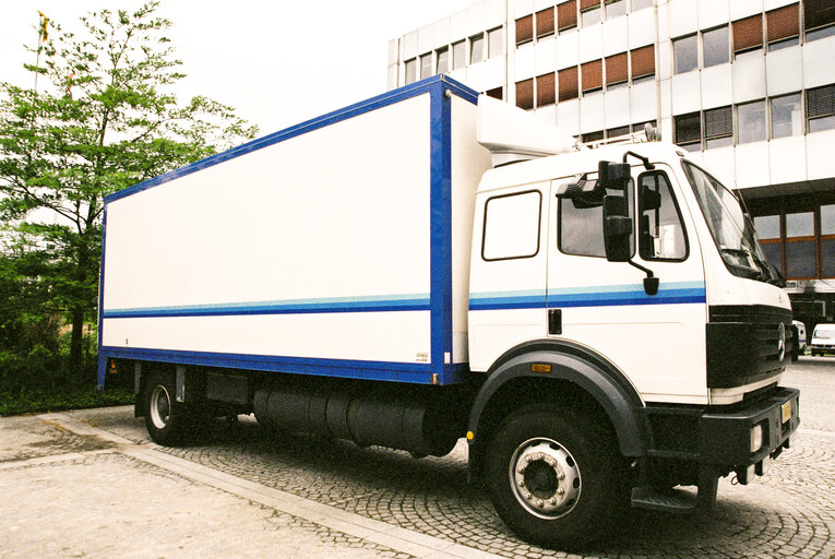 Fotografie 2: Truck in front of the European Parliament in Luxembourg