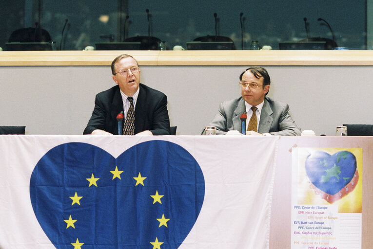 Fotografie 4: EPP party event in Brussels in May 1996