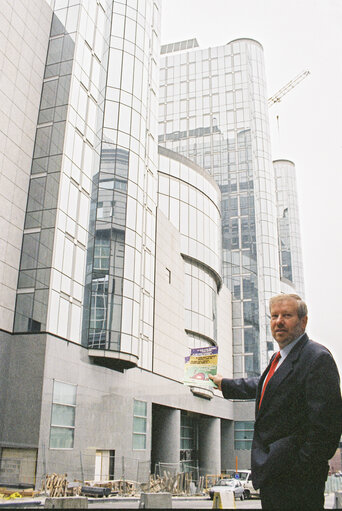 Valokuva 3: Portrait of MEP Luigi MORETTI in Brussels