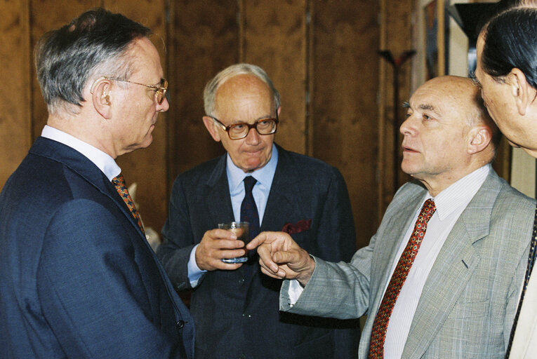 Photo 6: Klaus HANSCH EP President, Alexandre LAMFALUSSY, President of the European Monetary Institute, Fernand H.J. HERMAN during a meeting in Strasbourg in June 1996.