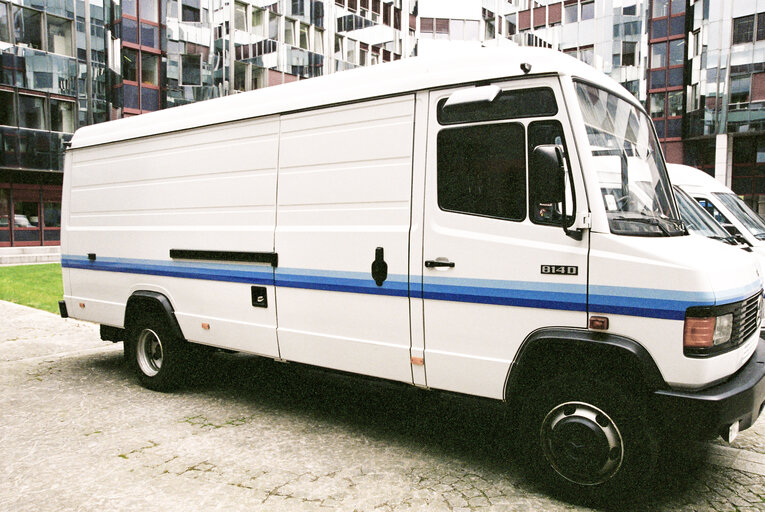 Fotografie 5: Van in front of the European Parliament in Luxembourg