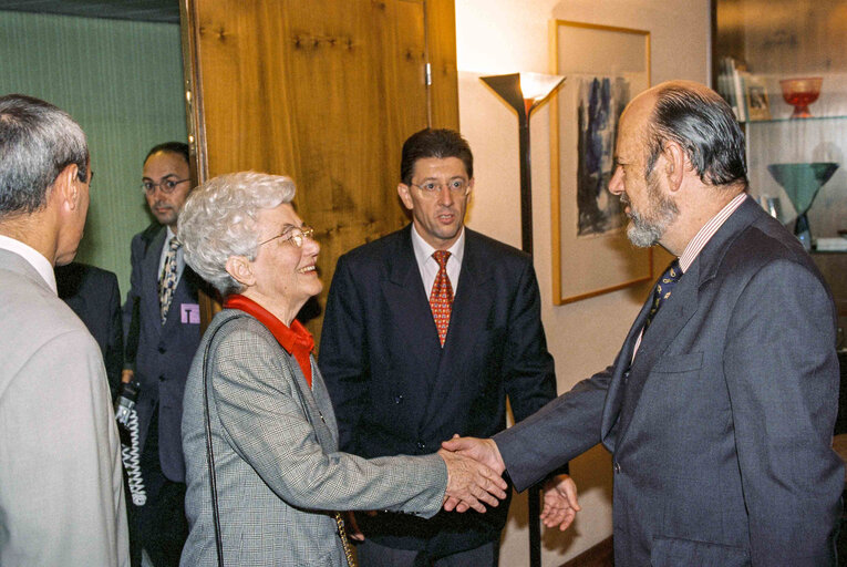 Suriet 11: Jose Maria GIL-ROBLES GIL-DELGADO - EP President meets with Chiara LUBICH, presented with the 1998 Prize for Human Rights by the Council of Europe, for her work in defence of individual and social rights.