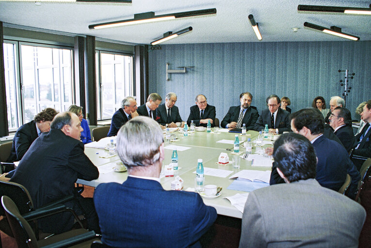 Fotografie 5: British MEPs of the EPP group meet with the Secretary of State for Foreign and Commonwealth Affairs of the United Kingdom