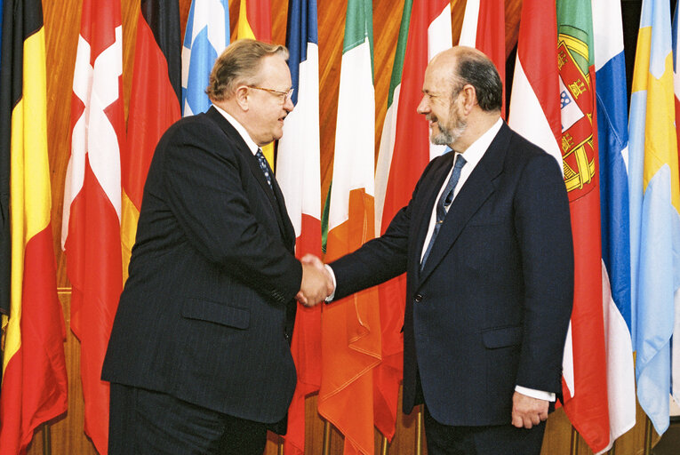 Fotografia 15: Visit of Martti AHTISSARI, President of Finland at the European Parliament in Strasbourg