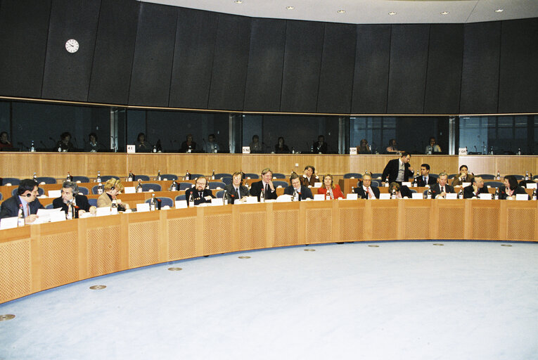 Photo 7 : Parliamentary Committee Meeting: Agreement on Socrates program