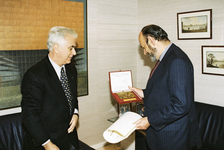 Fotogrāfija 2: Jose Maria GIL ROBLES GIL DELGADO EP President meets Marco CELLAI