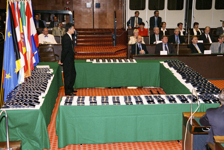 Foto 3: Long-service medal giving ceremony at the European Prarliament in Luxembourg