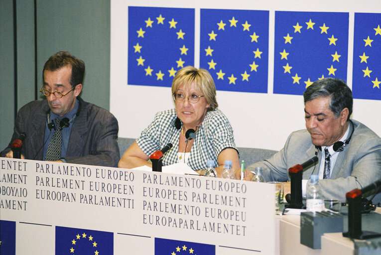 Photo 3 : Press conference following a meeting with a delegation of the People's National Assembly of Algeria