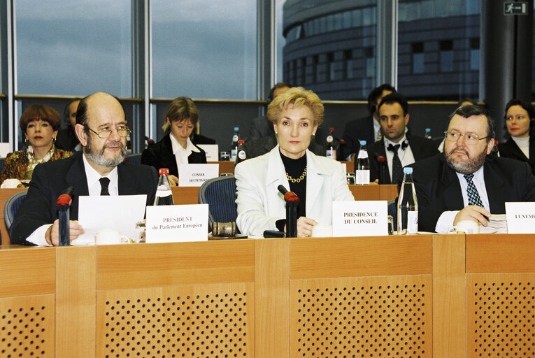 Photo 8 : Parliamentary Committee Meeting: Agreement on Socrates program