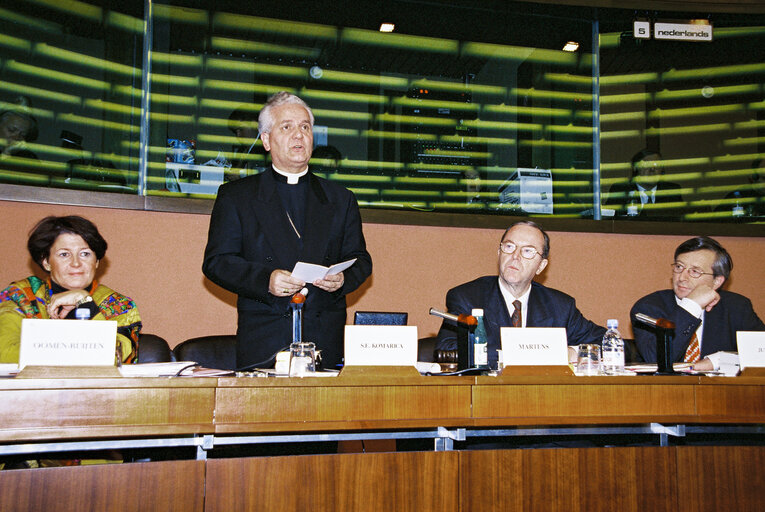 Fotó 20: Bishop Komarica from Banja Luka (Bosnia) awarded Robert Schuman Medal of the EPP Group in the European Parliament