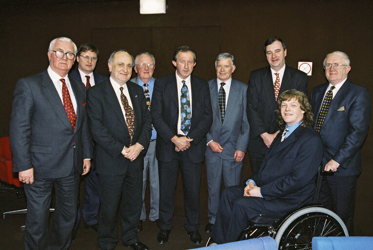 Fotografia 3: MEPs James (Jim) FITZSIMONS, Gerard COLLINS, Mark KILLILEA, Liam HYLAND, Pat the Cope GALLAGHER and Brian CROWLEY at the European Parliament in Strasbourg