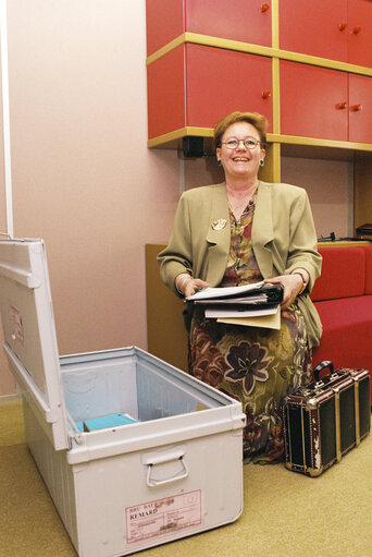 Foto 7: Portrait of MEP Riitta JOUPPILA in her office in Strasbourg