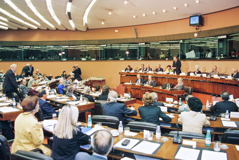 Suriet 3: Address of welcome by Chairman of the Group of the European People's Party to Chiara Lubich, before she receives the European Prize for Human Rights from the Council of Europe