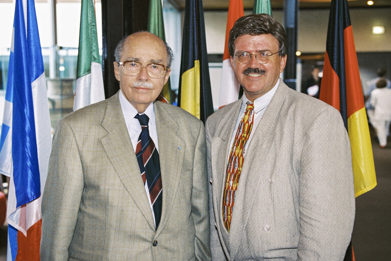 Fotografija 14: MEPs Otto von HABSBURG and Thomas MANN  at the European Parliament in Strasbourg