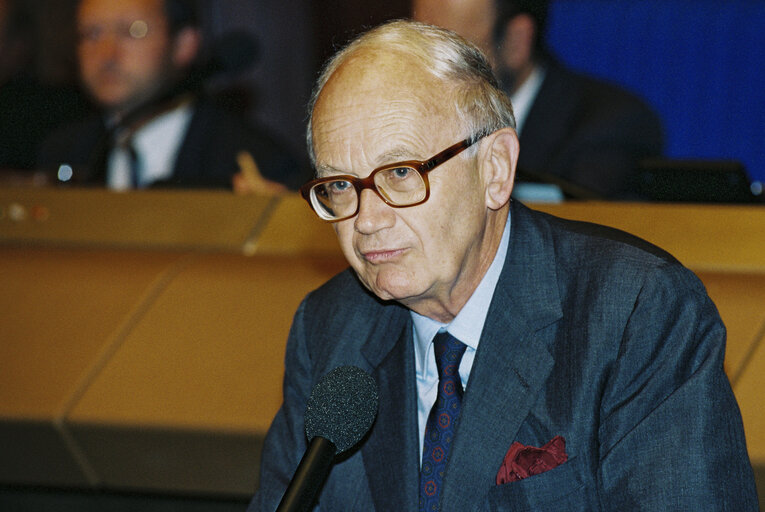 Alexandre LAMFALUSSY, President of the European Monetary Institute, during a meeting in Strasbourg in June 1996.