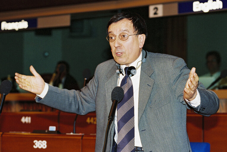 Zdjęcie 3: Jean-Claude MARTINEZ in plenary session at the EP in Strasbourg.