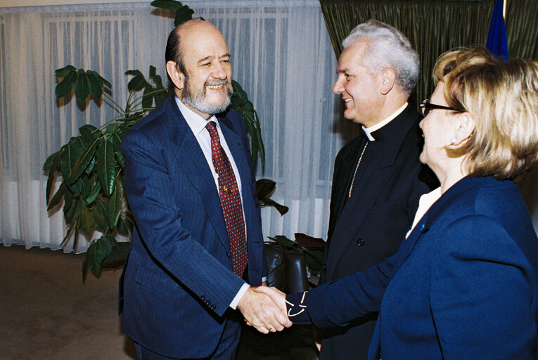 Fotó 3: Bishop KOMARICA and Doris PACK (EPP/CDU), Chairman of the EP Delegation for South East Europe meet Jose Maria GIL ROBLES GIL DELGADO EP President.