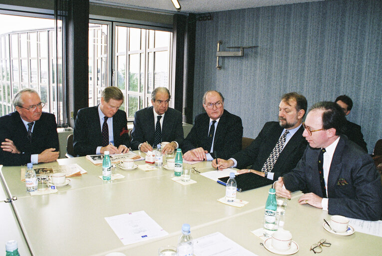 Fotografie 11: British MEPs of the EPP group meet with the Secretary of State for Foreign and Commonwealth Affairs of the United Kingdom