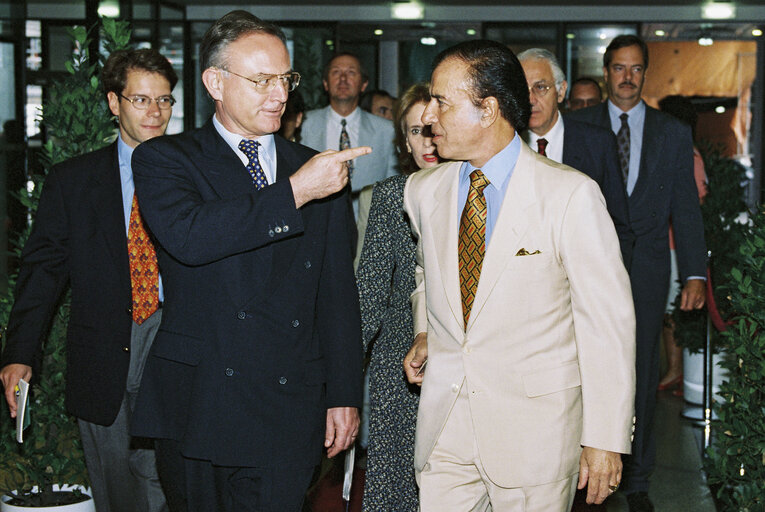 Fotografie 2: Visit of Carlos MENEM, President of Argentina in Brussels in June 1996