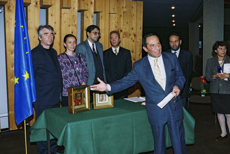 Zdjęcie 5: Christian icons are brought to the EP