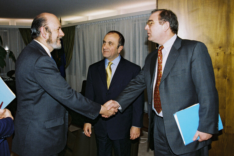 Fotografija 10: Meeting with Jose Maria GIL ROBLES GIL DELGADO EP President in his office at Strasbourg