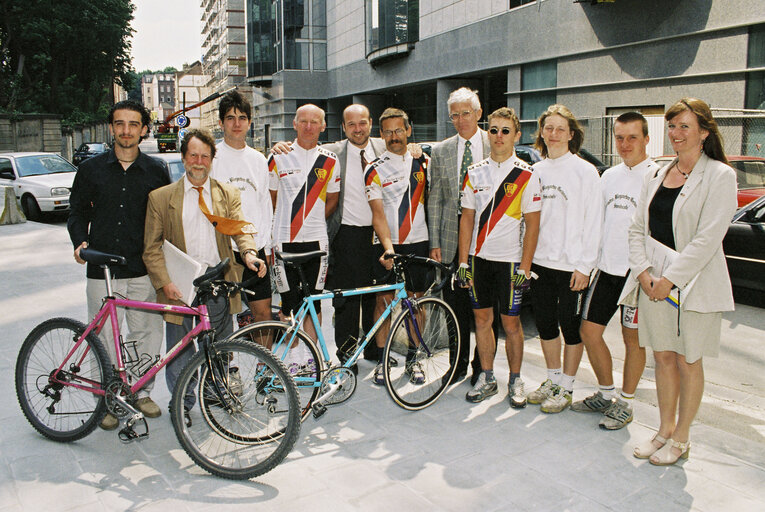 Photo 2: The MEP Reinhard RACK meets a group of German cyclists in Brussels in June 1996.