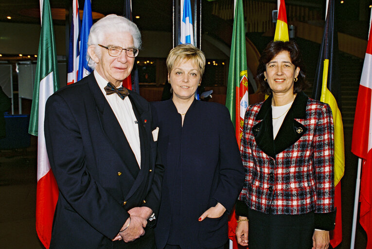 Billede 10: MEPs Willy de CLERCQ, Annemie NEYTS UYTTEBROECK and Marie Paule KESTELIJN SIERENS